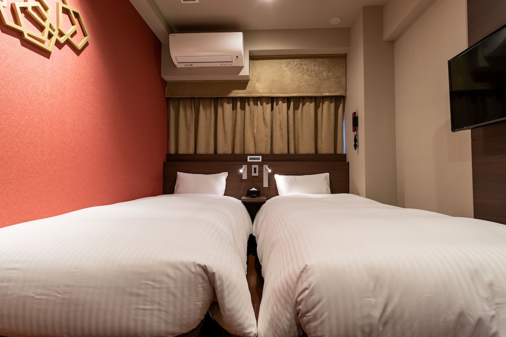 Twin Room with Full Bath, Non Smoking photo 3