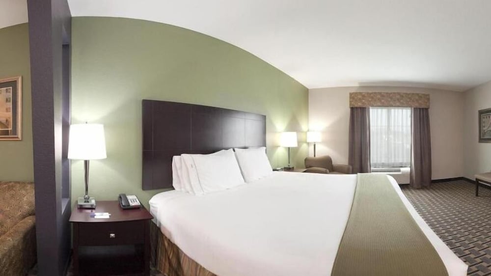 Suite, 1 King Bed - Photo 2