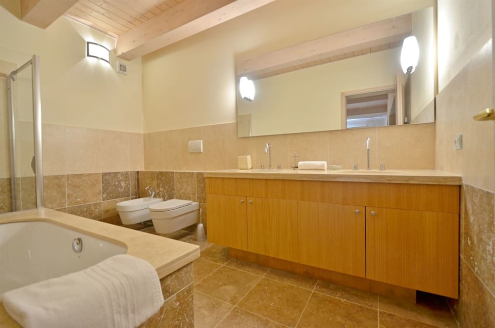 Villa photo 2