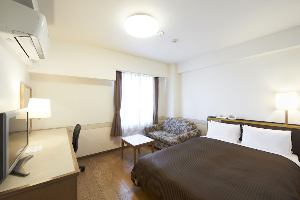 Basic Double Room, 1 Double Bed, Smoking - Photo 1