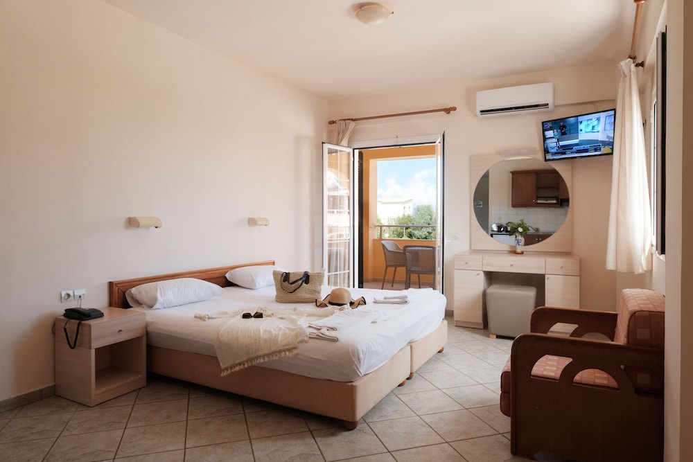 Standard Triple Room, Garden View