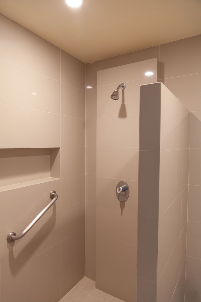 Executive Room - Photo 8