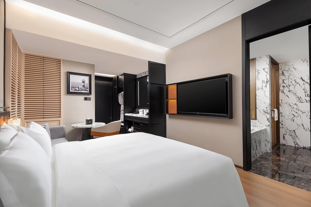 Superior Room, 1 King Bed, Non Smoking photo 1