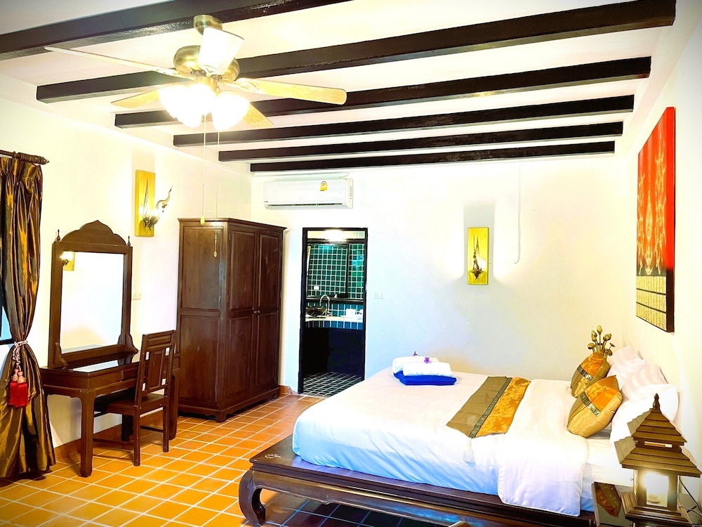 Deluxe Studio Suite - Photo 11