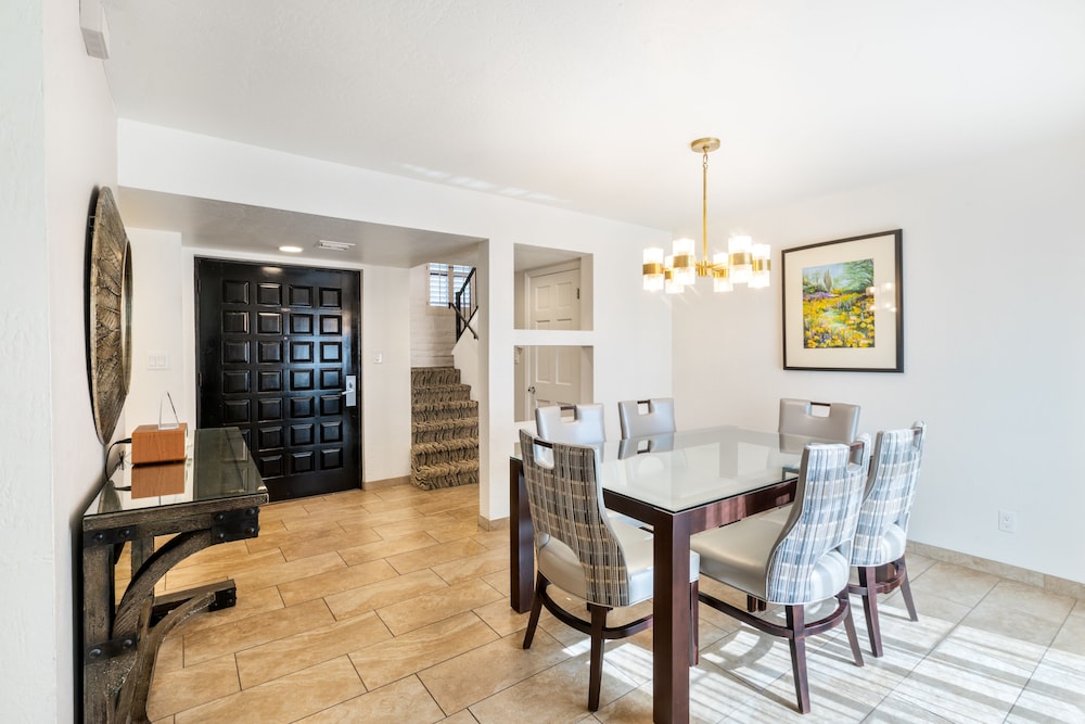 Three Bedroom Villa with Terrace (Barcelona) - Photo 5
