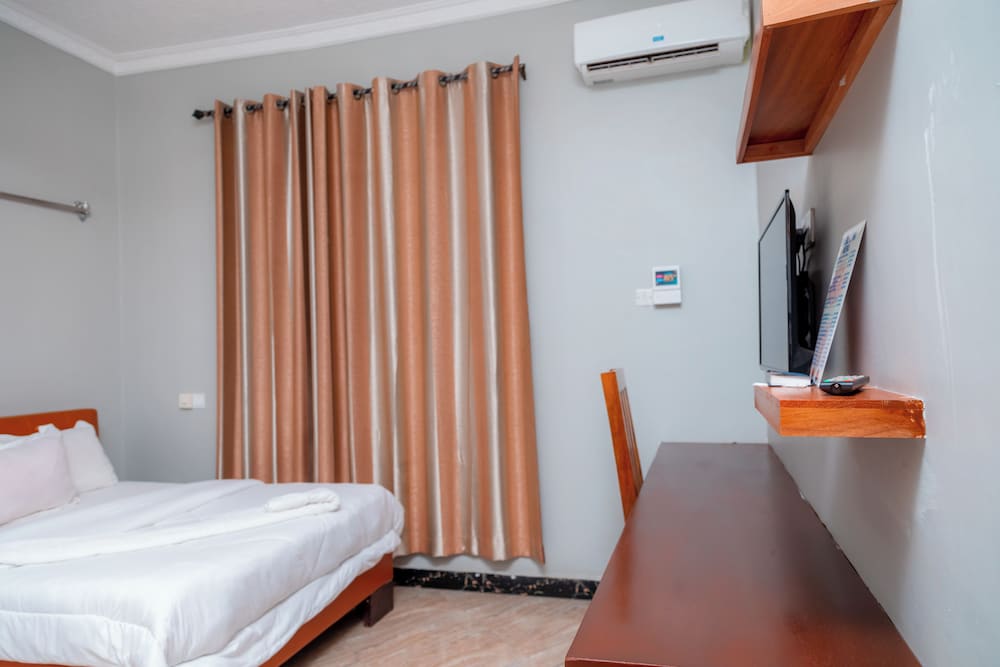 standard single room