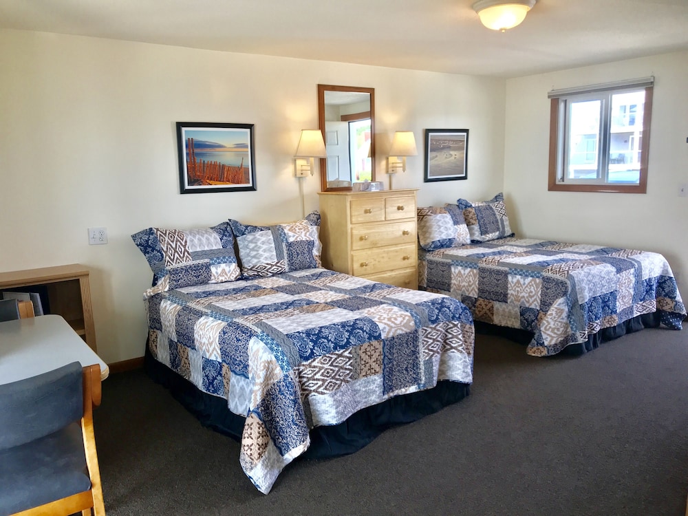 Beachfront One Room Efficiency (2 double beds) photo 1
