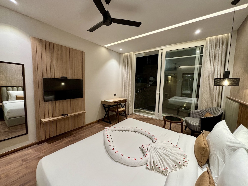 Deluxe Room - Photo 3