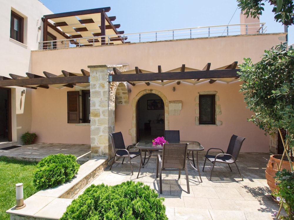 Villa photo 2