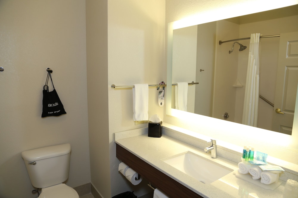 Standard Room, 2 Queen Beds, Accessible, Non Smoking (Communications) - Photo 4