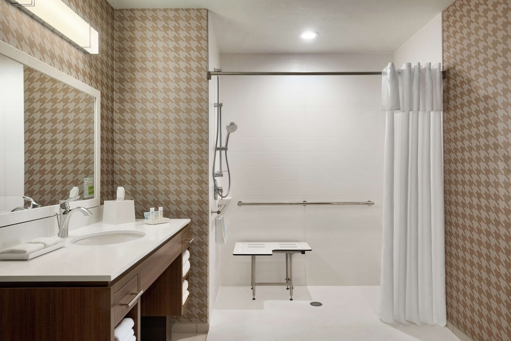 Suite, 1 King Bed, Accessible (Mobility & Hearing, Roll-in Shower) - Photo 5