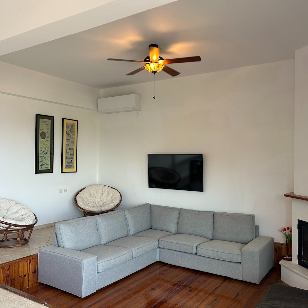 Villa photo 1
