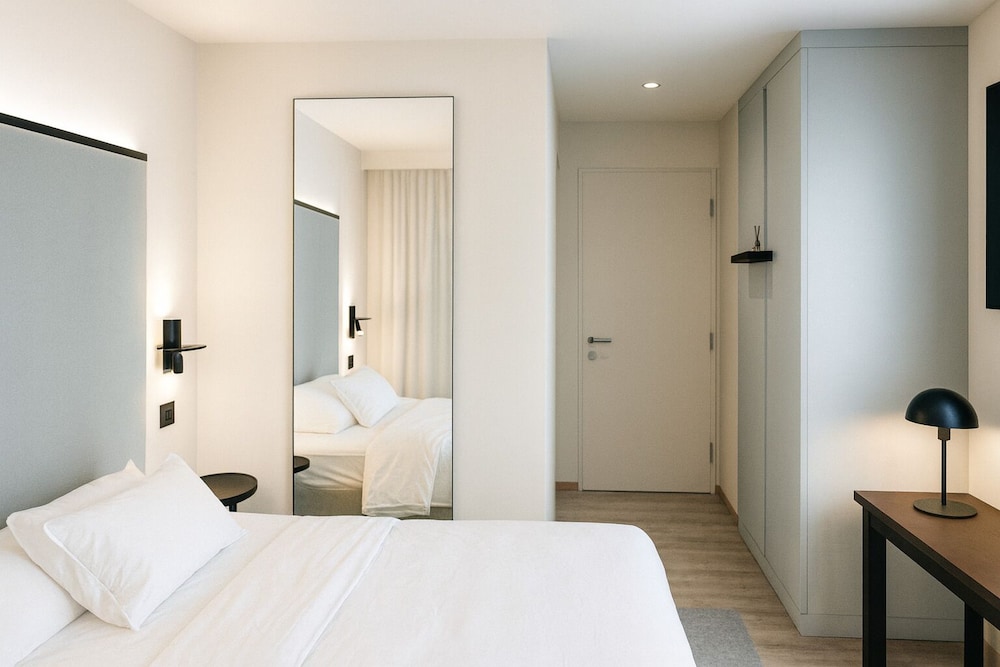 Deluxe Room, City View