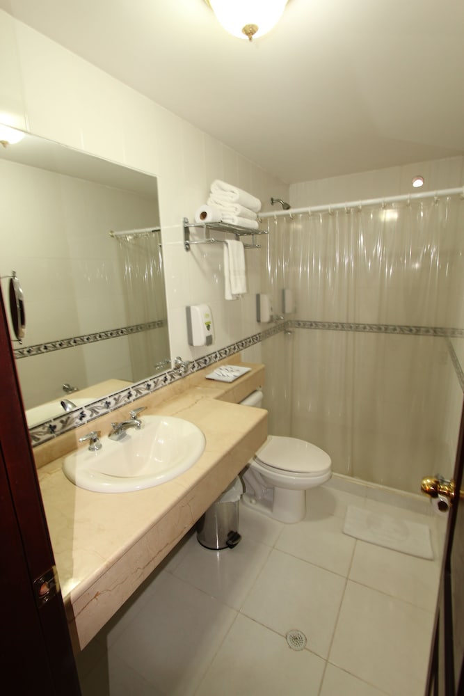 Classic Double Room, 2 Queen Beds, photo 6