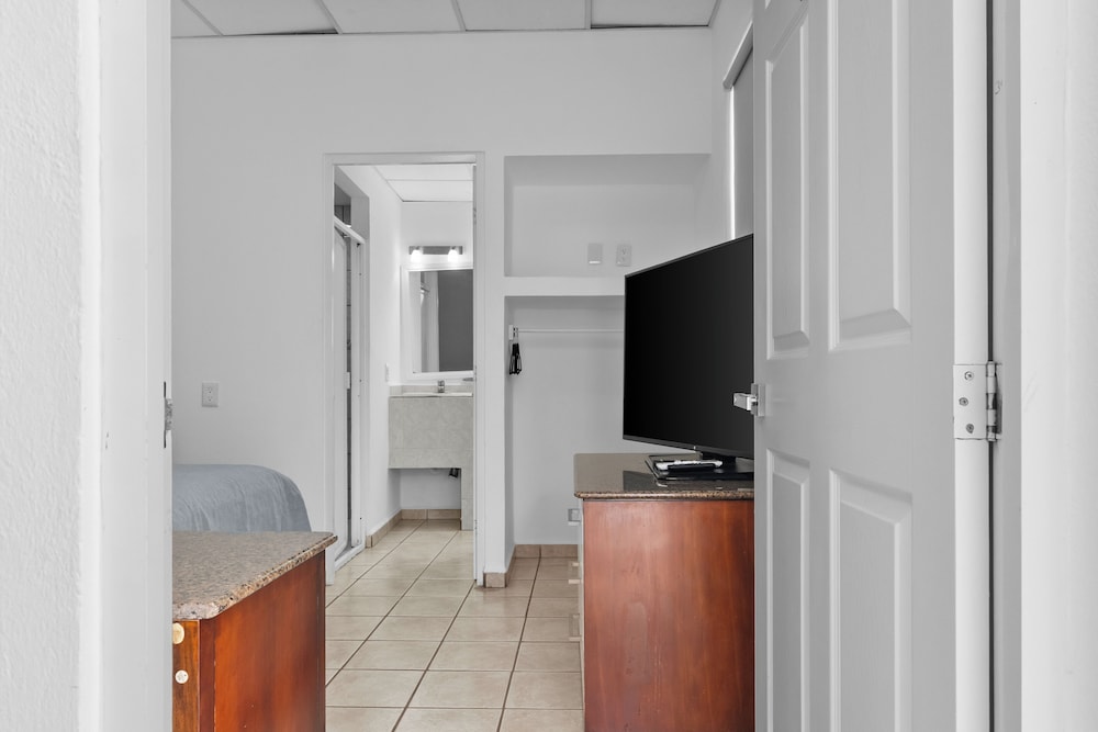 City Single Room, 1 Bedroom, Balcony