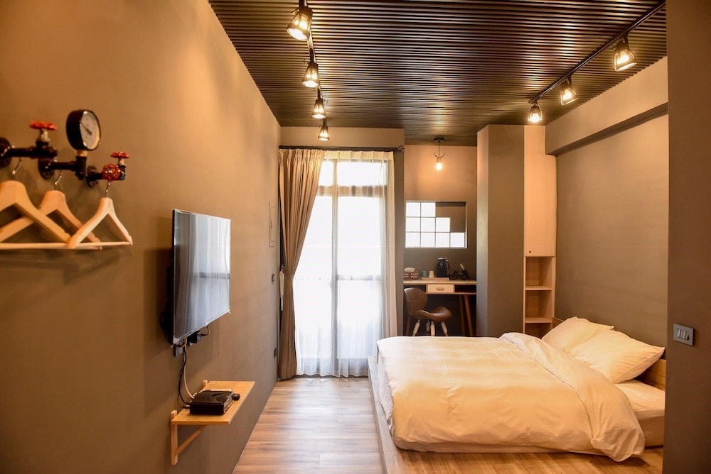 Senior Double Room, 1 Queen Bed photo 3