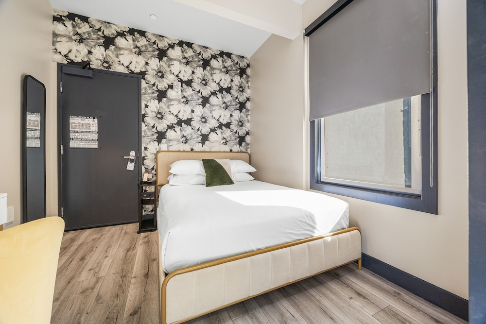 Standard Room, 1 Queen Bed, Accessible photo 1