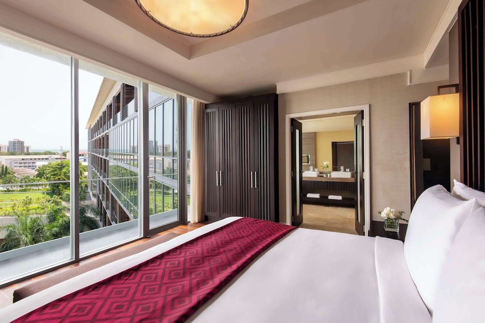 Junior Suite (Pool View)