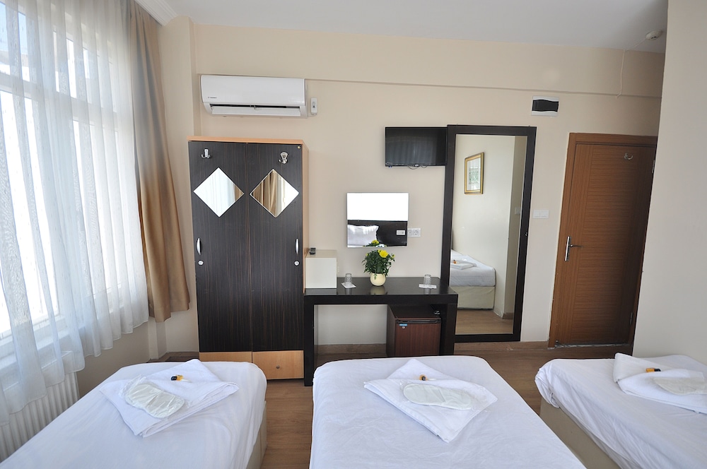 Classic Triple Room photo 2