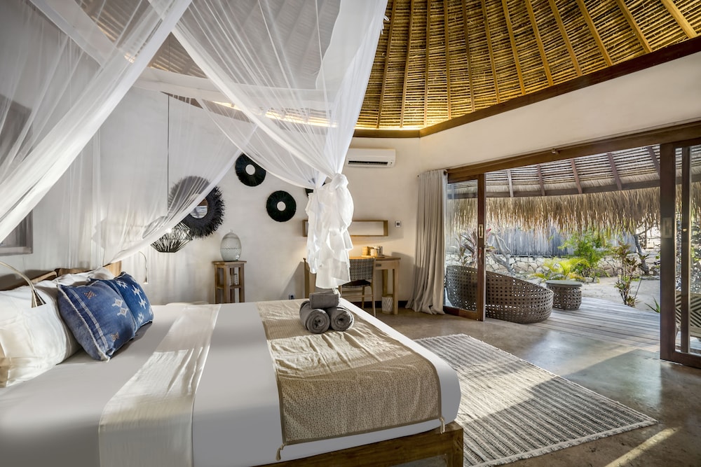 Boutique Oceanview Bungalow photo 2