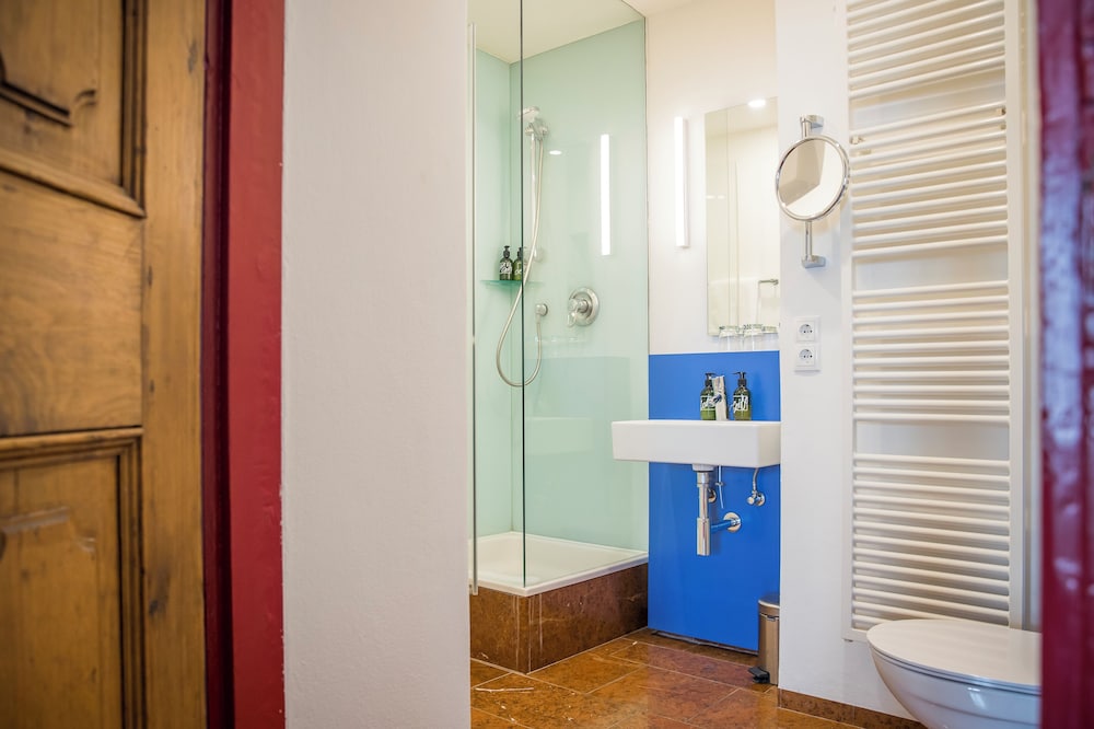 Suite - Photo 4