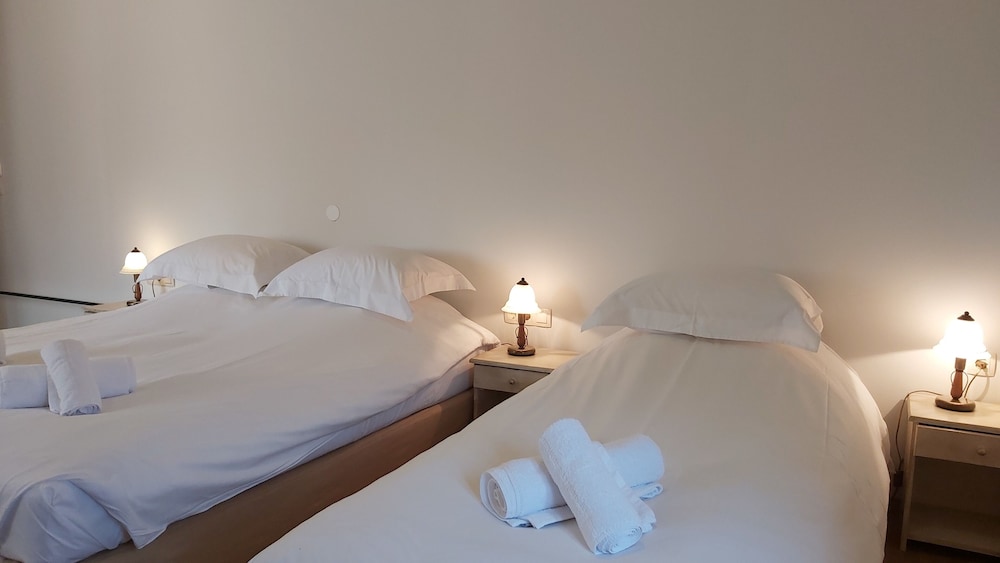 Classic Triple Room, Mountain View (Attic) photo 3