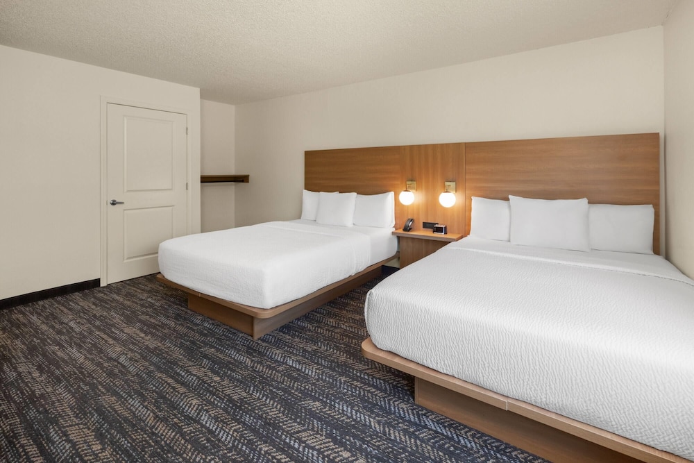 Room, 2 Queen Beds, Mobility Accessible, Non Smoking (Roll-in Shower) - Photo 2