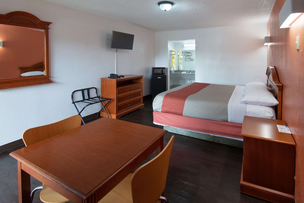 Deluxe Suite, 1 King Bed, Accessible, Non Smoking photo 3