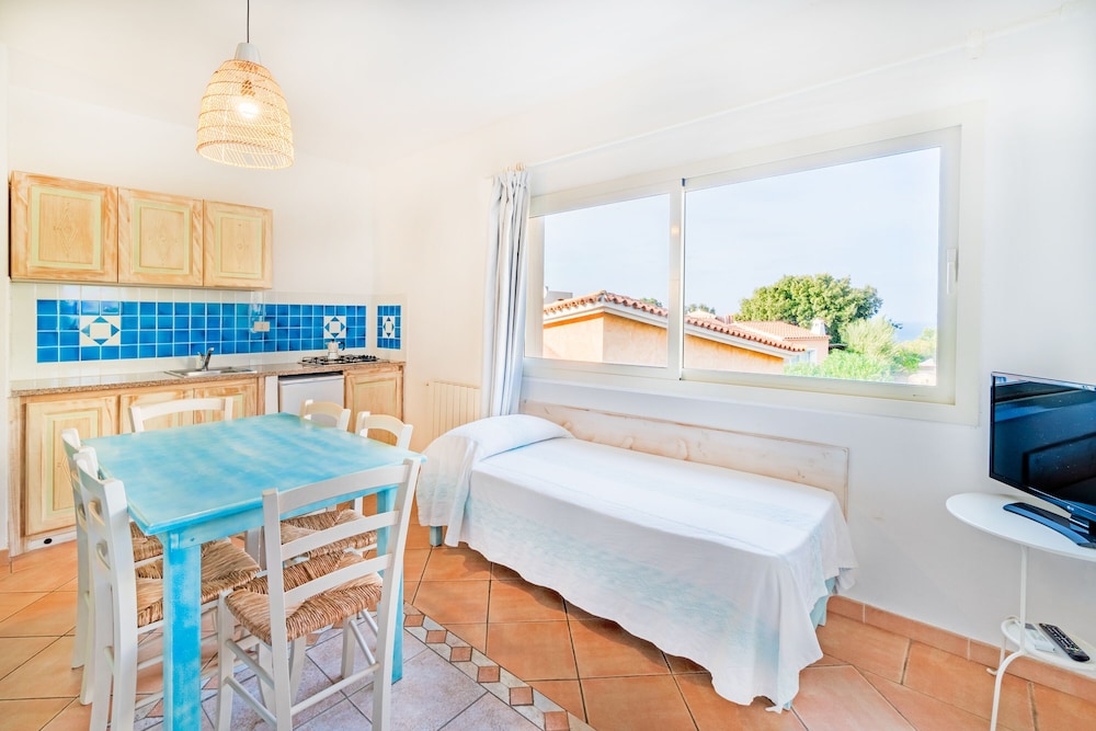 Apartment, 2 Bedrooms, Sea View - Photo 4