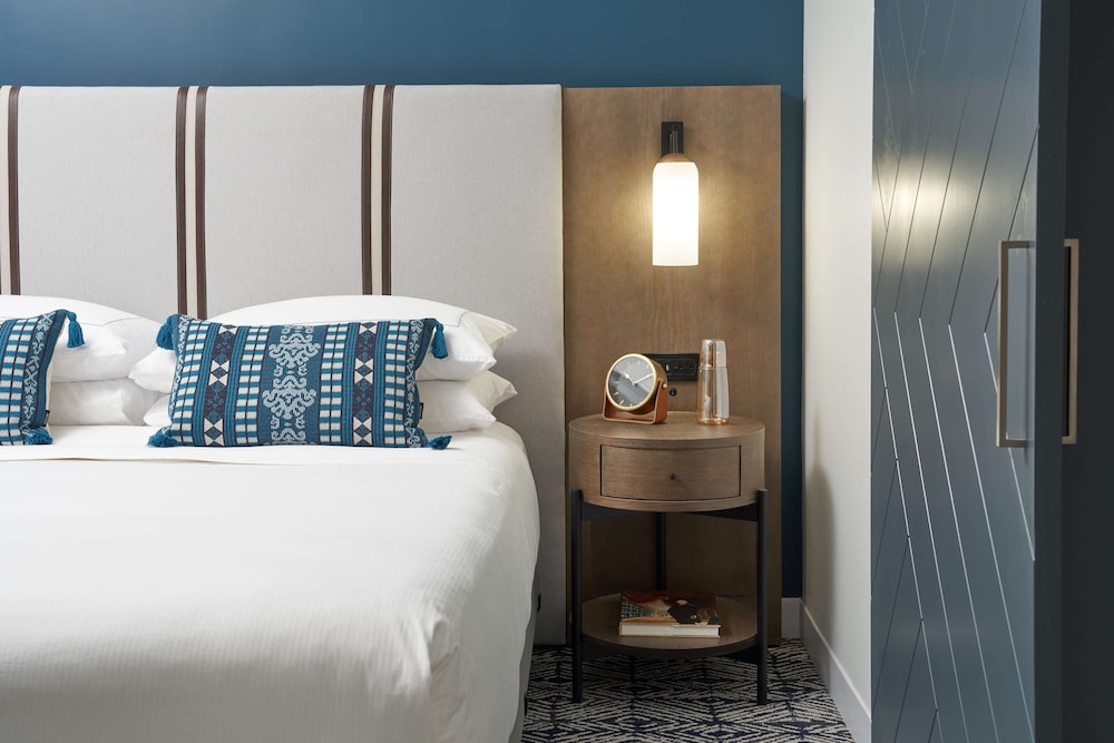 Suite, 1 Bedroom, Accessible (3x3 Shower) photo 2