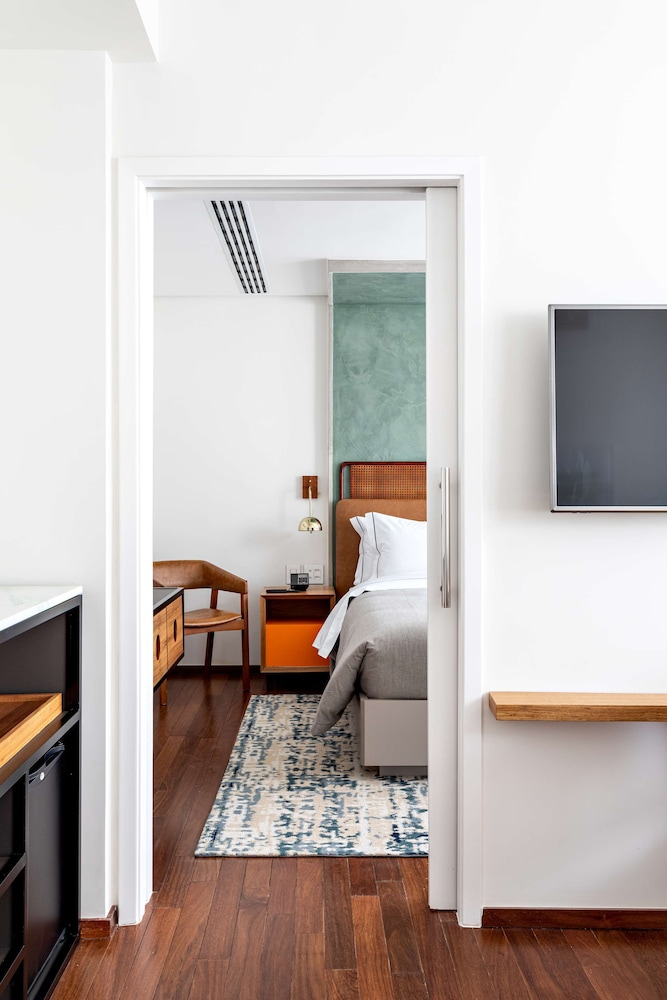 Executive Suite - Photo 1