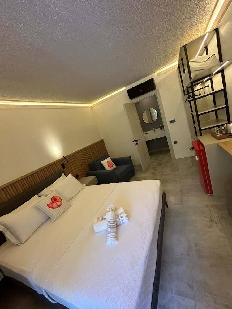 Deluxe Room - Photo 34
