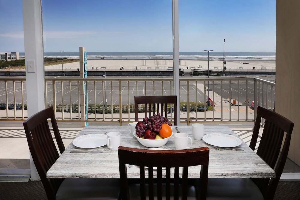 Deluxe Suite, Kitchenette (Oceanfront) photo 2