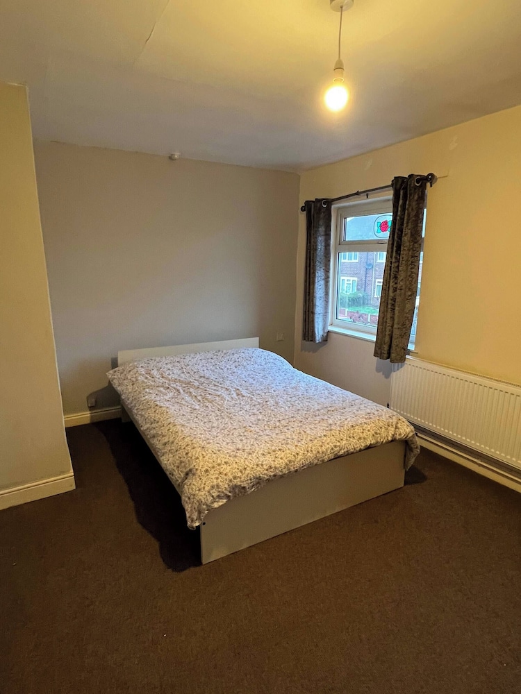 Cozy 2 Bedroom Home in Hucknall, Perfect for a Relaxing Getaway, Foto 2