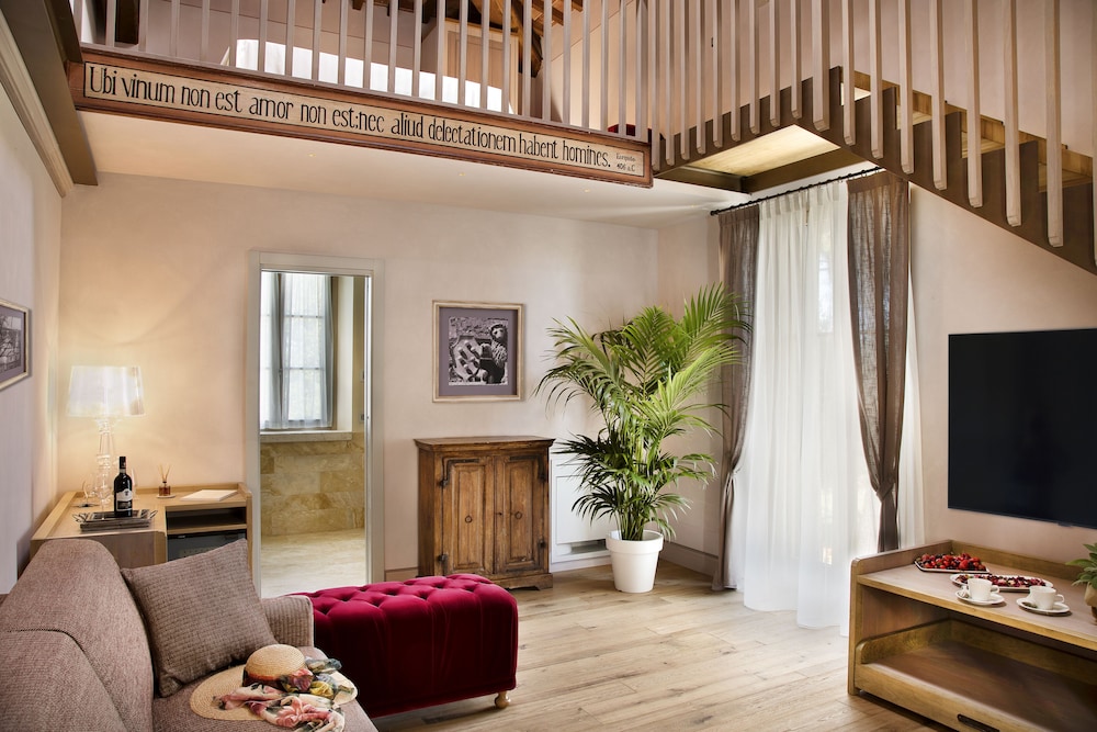 Signature Suite