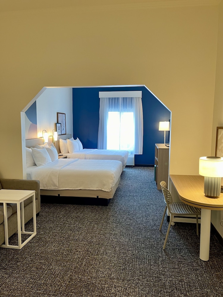 Suite, 2 Queen Beds - Photo 2