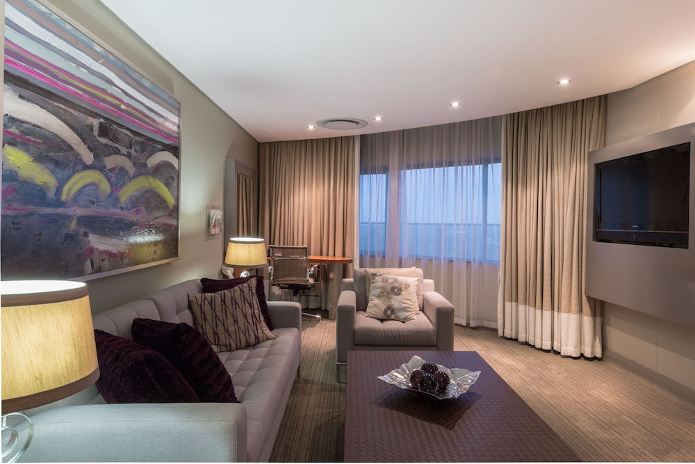 Premium Room, 1 King Bed - Photo 11