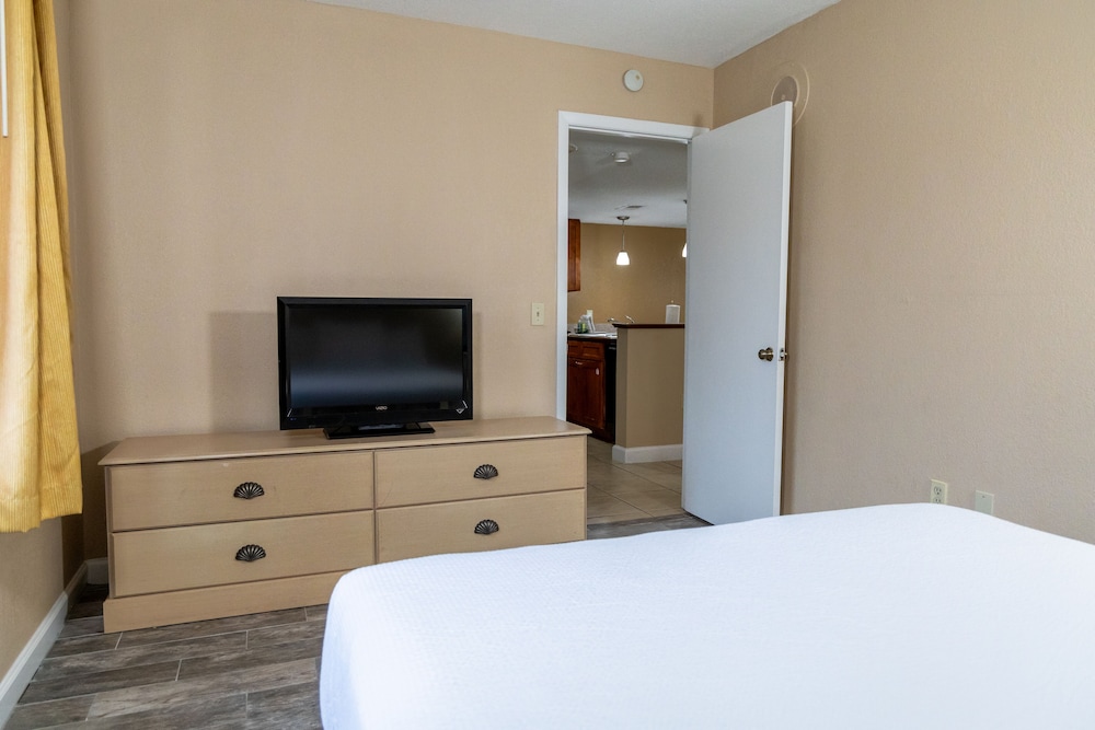Suite, 2 Bedrooms - Photo 1