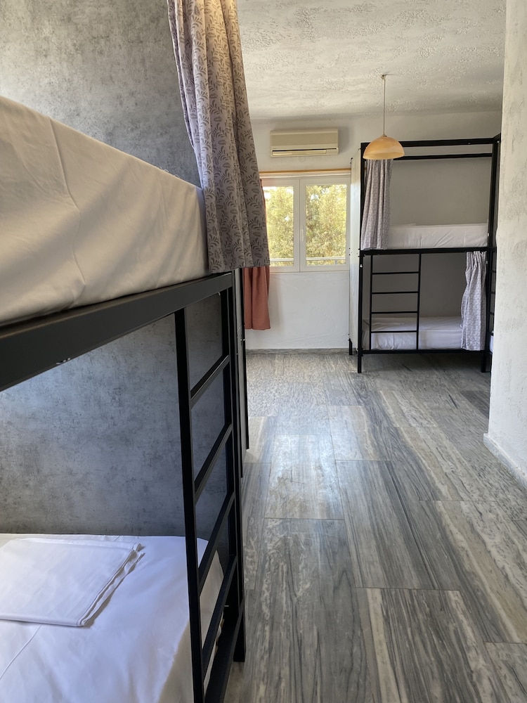 Comfort Quadruple Room - Photo 9
