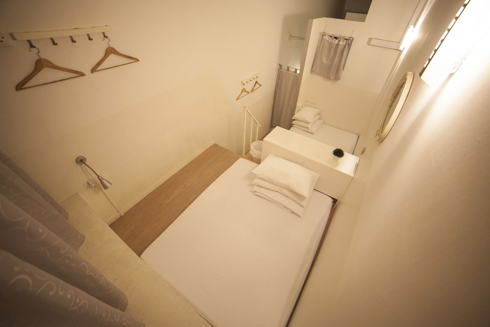 Family 3-4 Pax Private Room, Shared Toilets photo 2