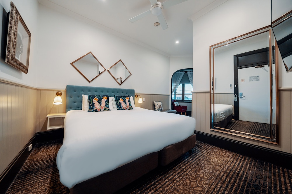 Deluxe King with Harbour View