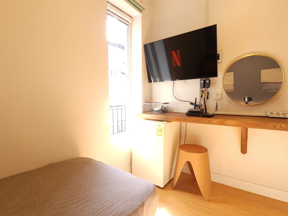 Twin Room - Photo 2