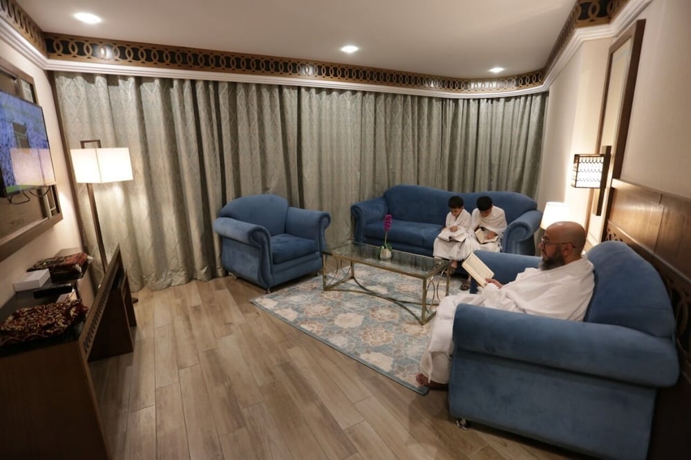 Executive Suite - Photo 9