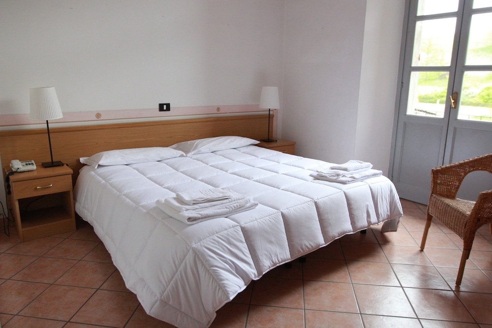 Classic Double or Twin Room photo 3