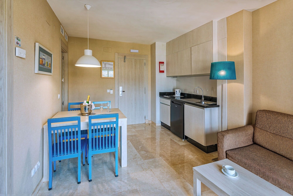 Apartment, 1 Bedroom, Pool View (1 adult) - Photo 5