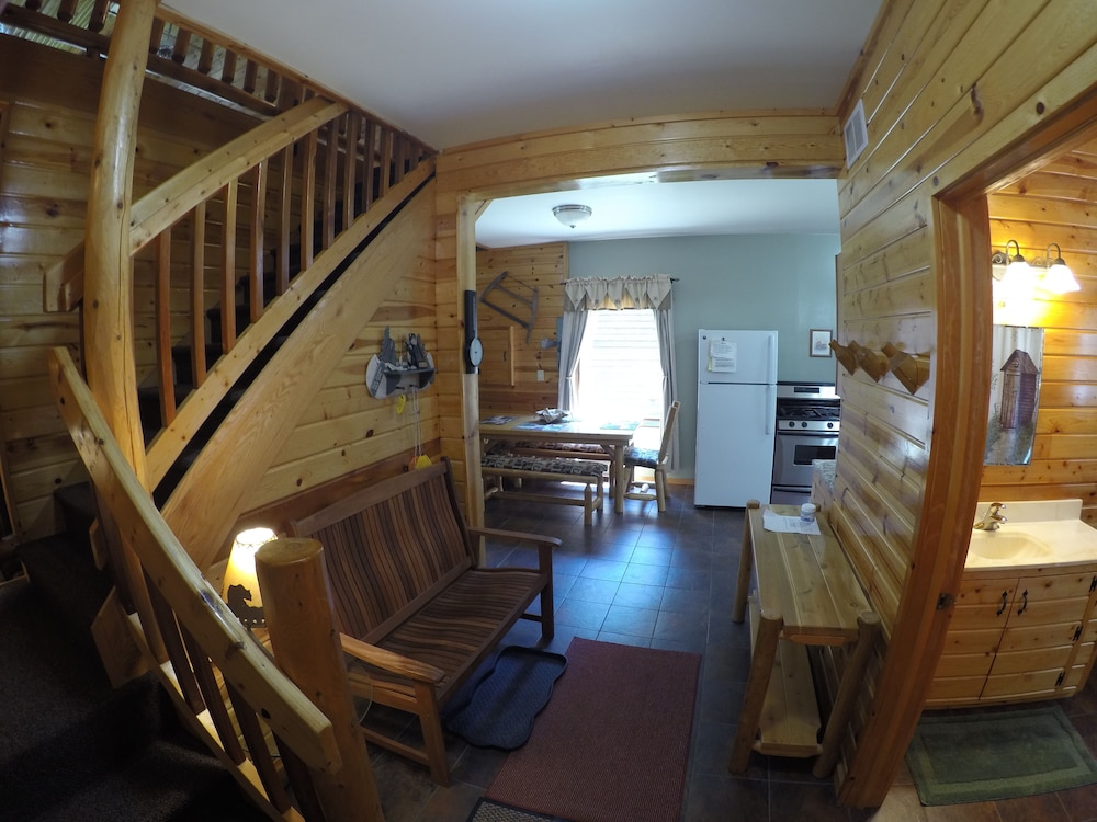 Cabin, 2 Bedrooms with Loft, Lake View (Maplewood) photo 3