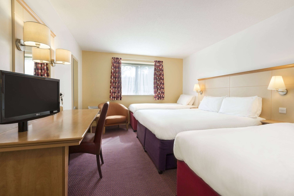 Room, Multiple Beds, Non Smoking - Photo 1