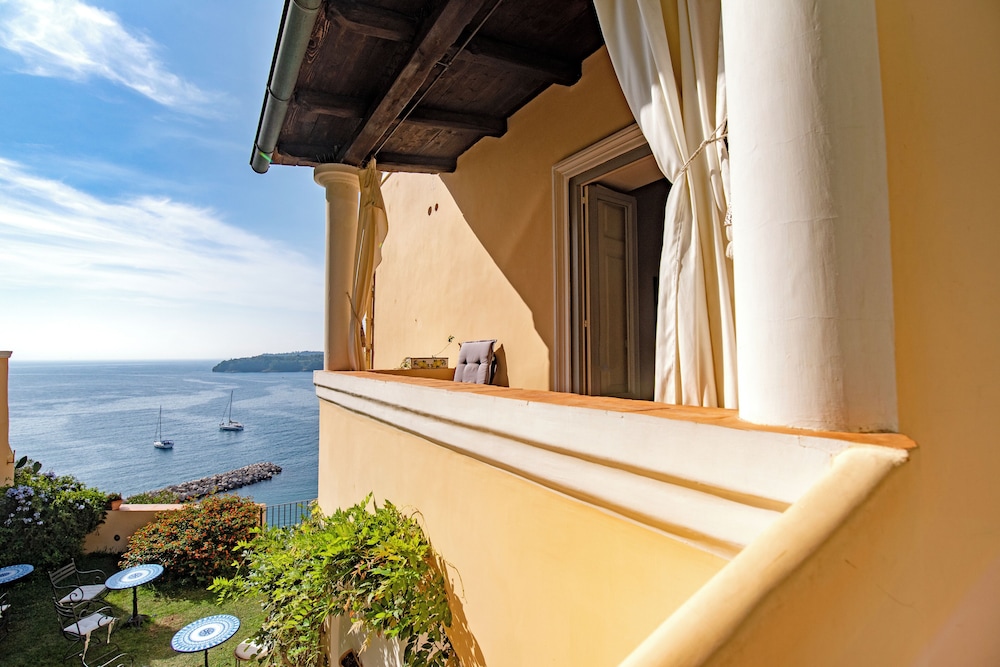 Standard Double Room, Partial Sea View photo 2