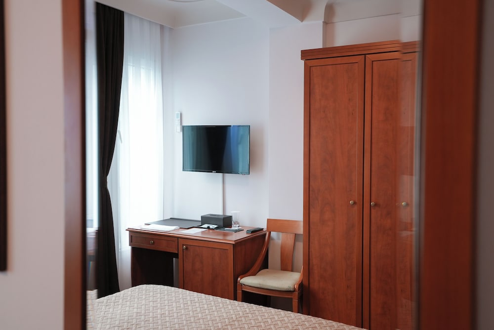 Basic Double Room photo 3