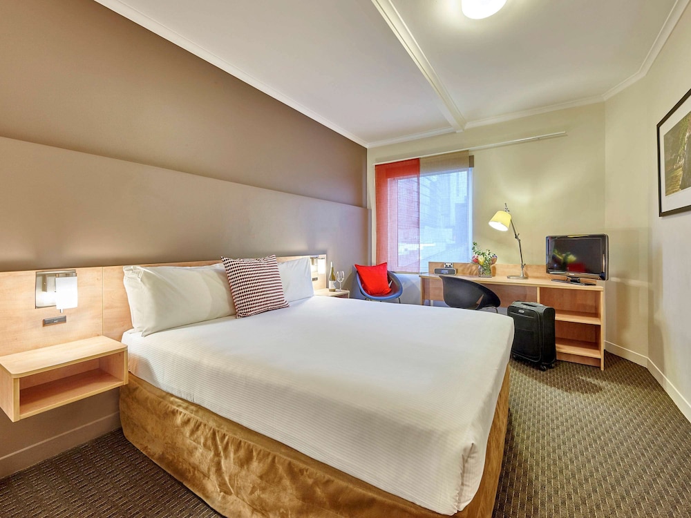Superior Room, 1 Queen Bed thumbnail 6